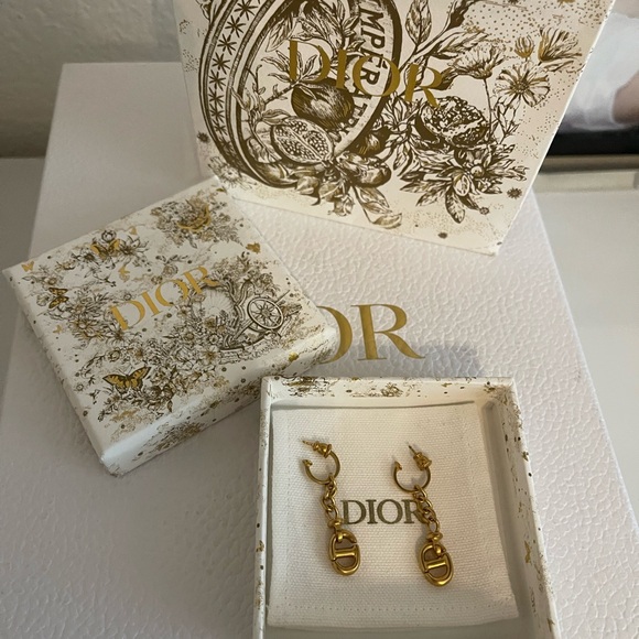 Like New Dior Earrings